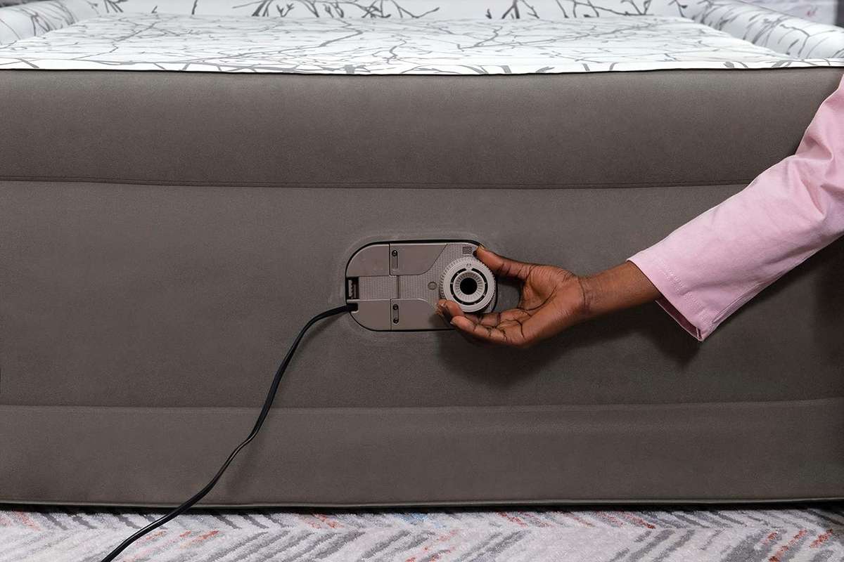 Bestway 2.03m X 1.52m X 46cm Tritech Airbed Queen Foam Top Built In Ac Pump