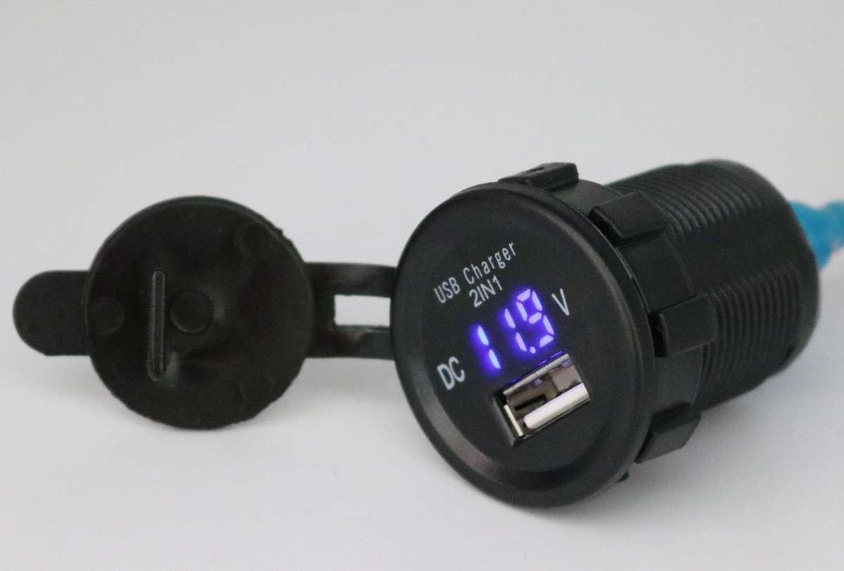 Single USB power socket with Voltmeter - Round