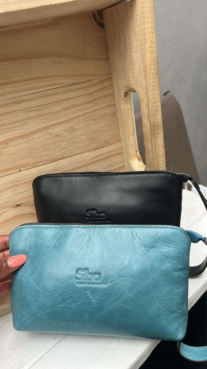 Siba Collections Leather Wristlet Pouch (Black/Teal)