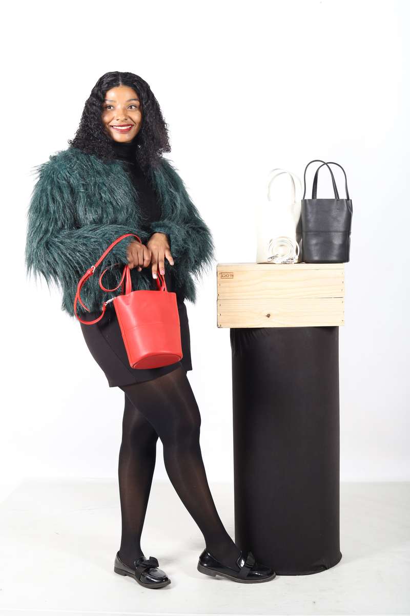 Bucket leather crossbody bag