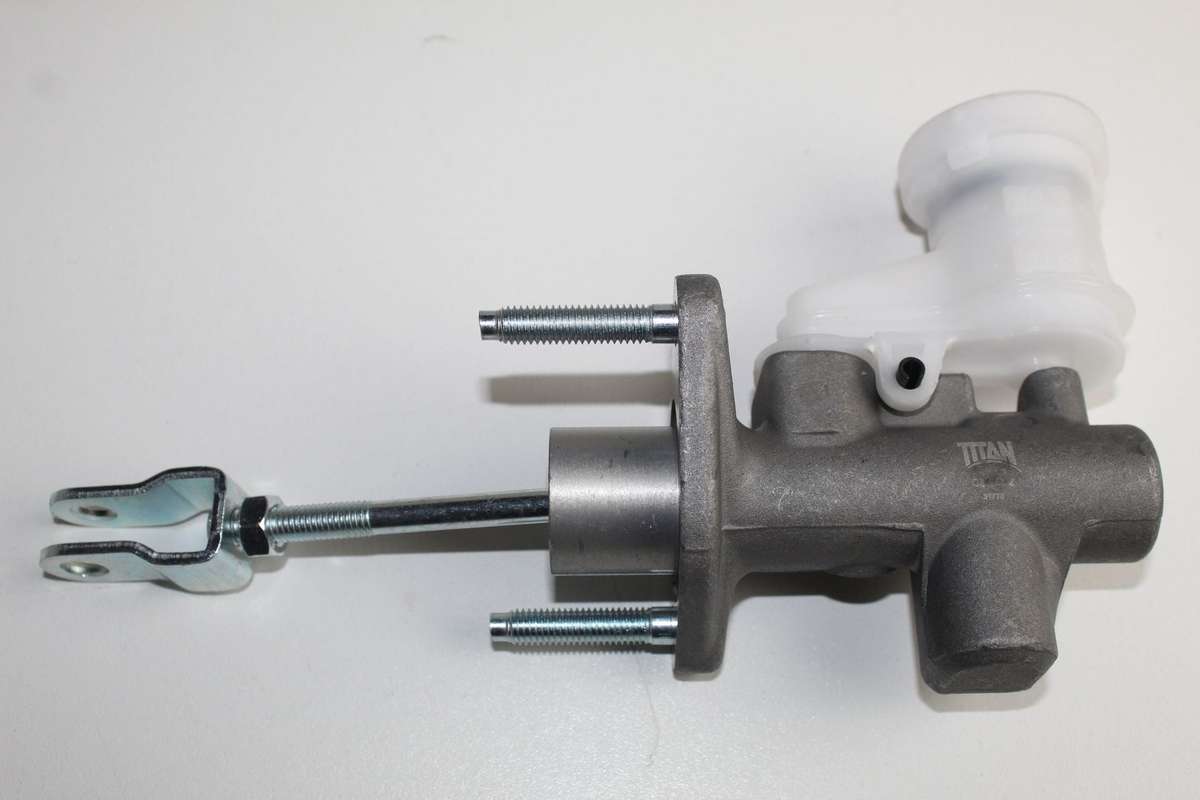 MITSUBISHI TRITON CLUTCH MASTER CYLINDER 2.5 2012-