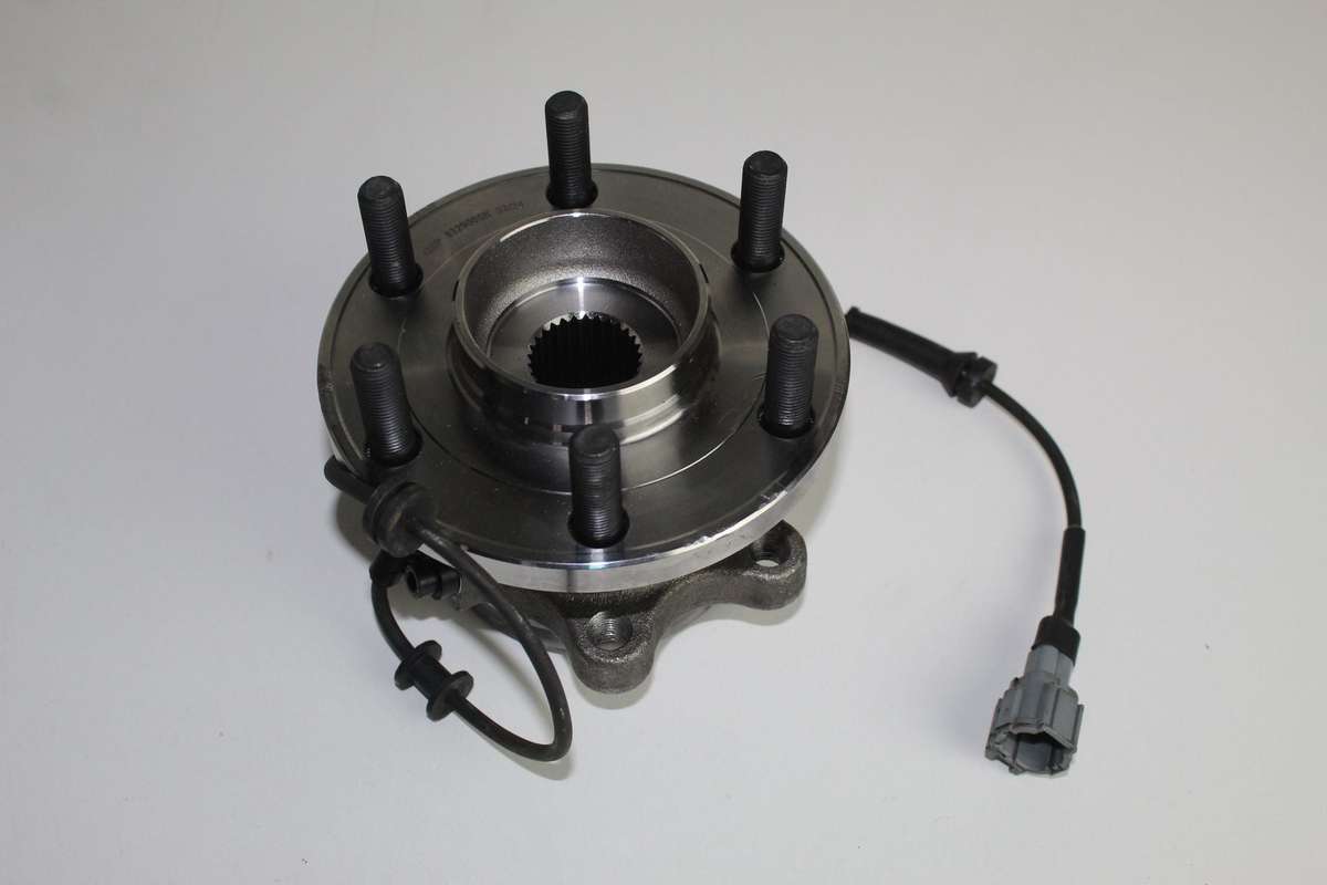 NISSAN NAVARA FRONT WHEEL HUB 2.5 2011