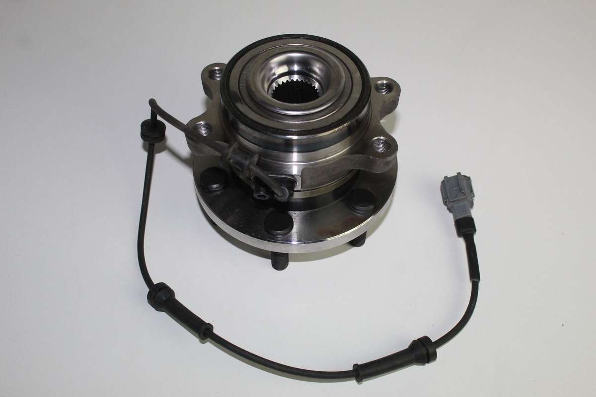 NISSAN NAVARA FRONT WHEEL HUB 2.5 2011
