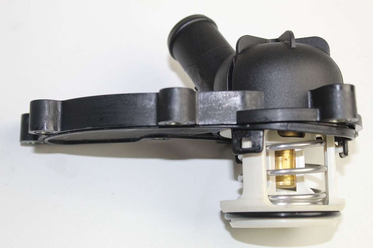 AUDI A4/A6 3.2 THERMOSTAT WITH HOUSING 2005 - 2008