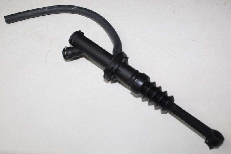 RENAULT CLUTCH MASTER CYLINDER DUSTER 1.5 DCI 13-