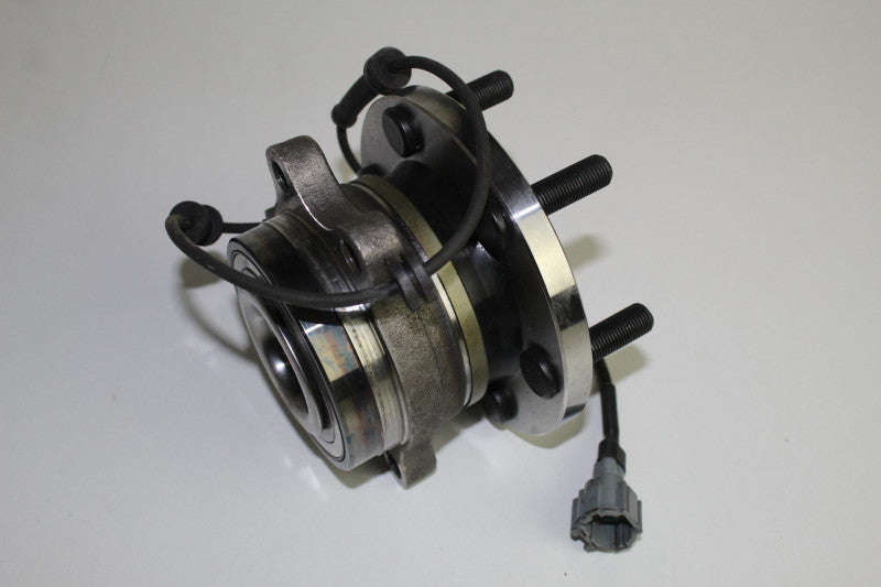NISSAN NAVARA FRONT WHEEL HUB 2.5 2011