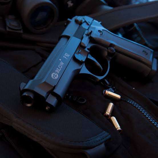 Blow F92 Black Blank/Pepper Gun (Semi Auto|15+1|9mm PAK)