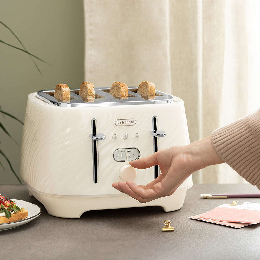 DeLonghi Ballerina Seta 4 Slice Toaster