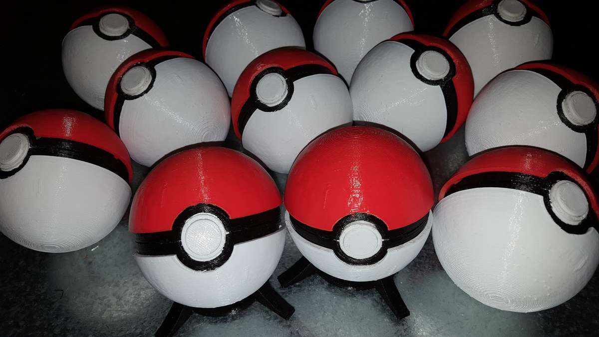 3D Printed Pokeballs - 1 Pokeball with a stand