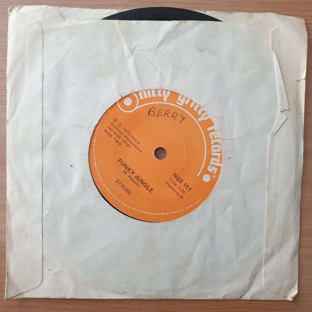 Strobe  Gimme Dat Banana / Funky Jungle - Vinyl 7" Record - Very-Good Quality (VG)  (verry7)