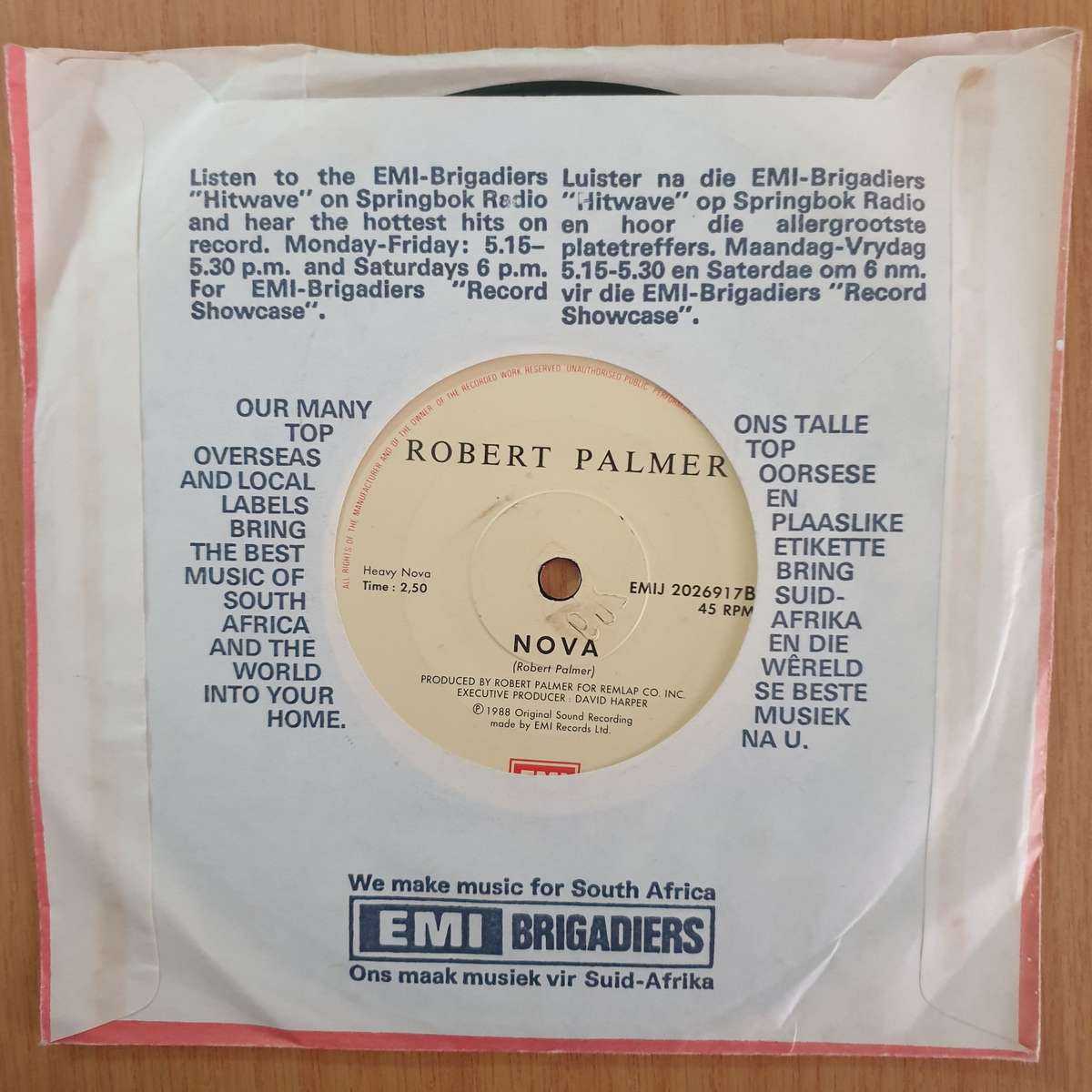 Robert Palmer  Simply Irresistible - 7" Record - Very-Good+ Quality (VG+) (verygoodplus7)(DLB)
