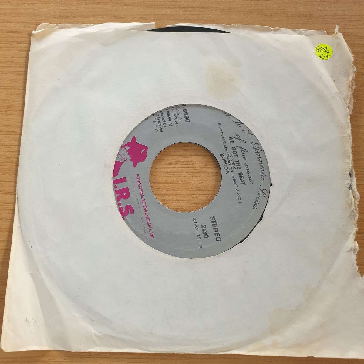 Go-Go's  We Got The Beat / Our Lips Are Sealed - 7 Record (VG+)  (MWA)