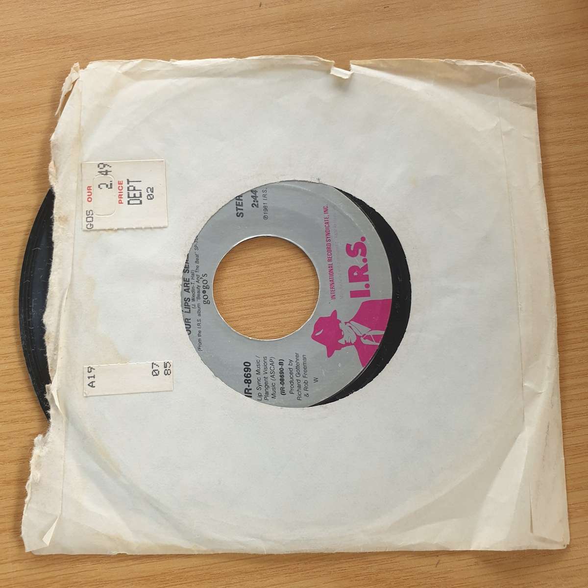 Go-Go's  We Got The Beat / Our Lips Are Sealed - 7 Record (VG+)  (MWA)