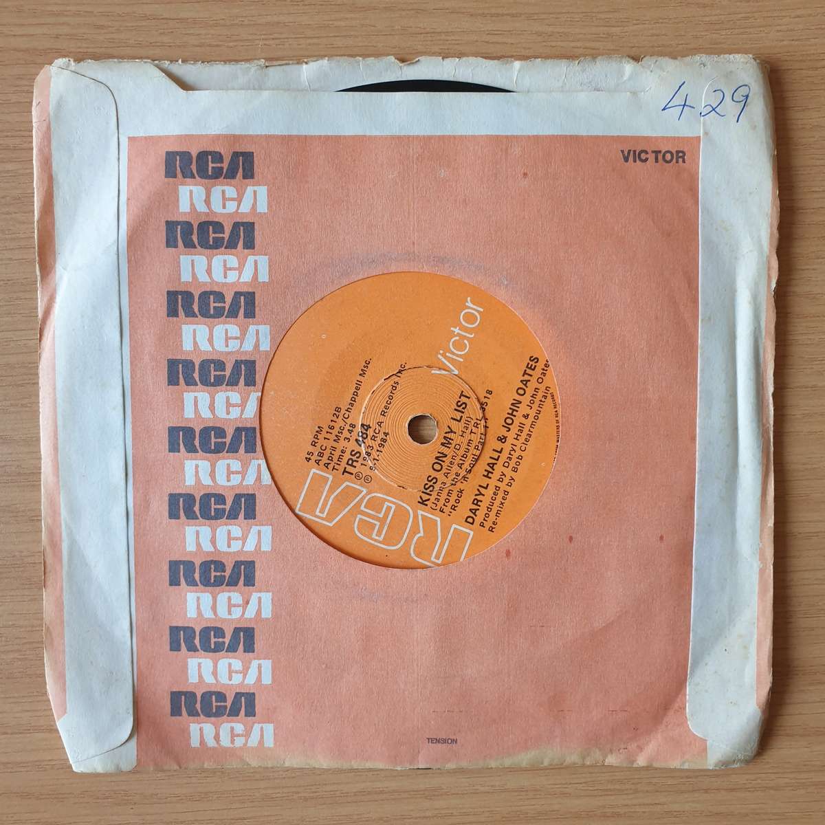 Daryl Hall John Oates   Say It Isn't So / Kiss On My List   | Vinyl 7" Single | (VG+)