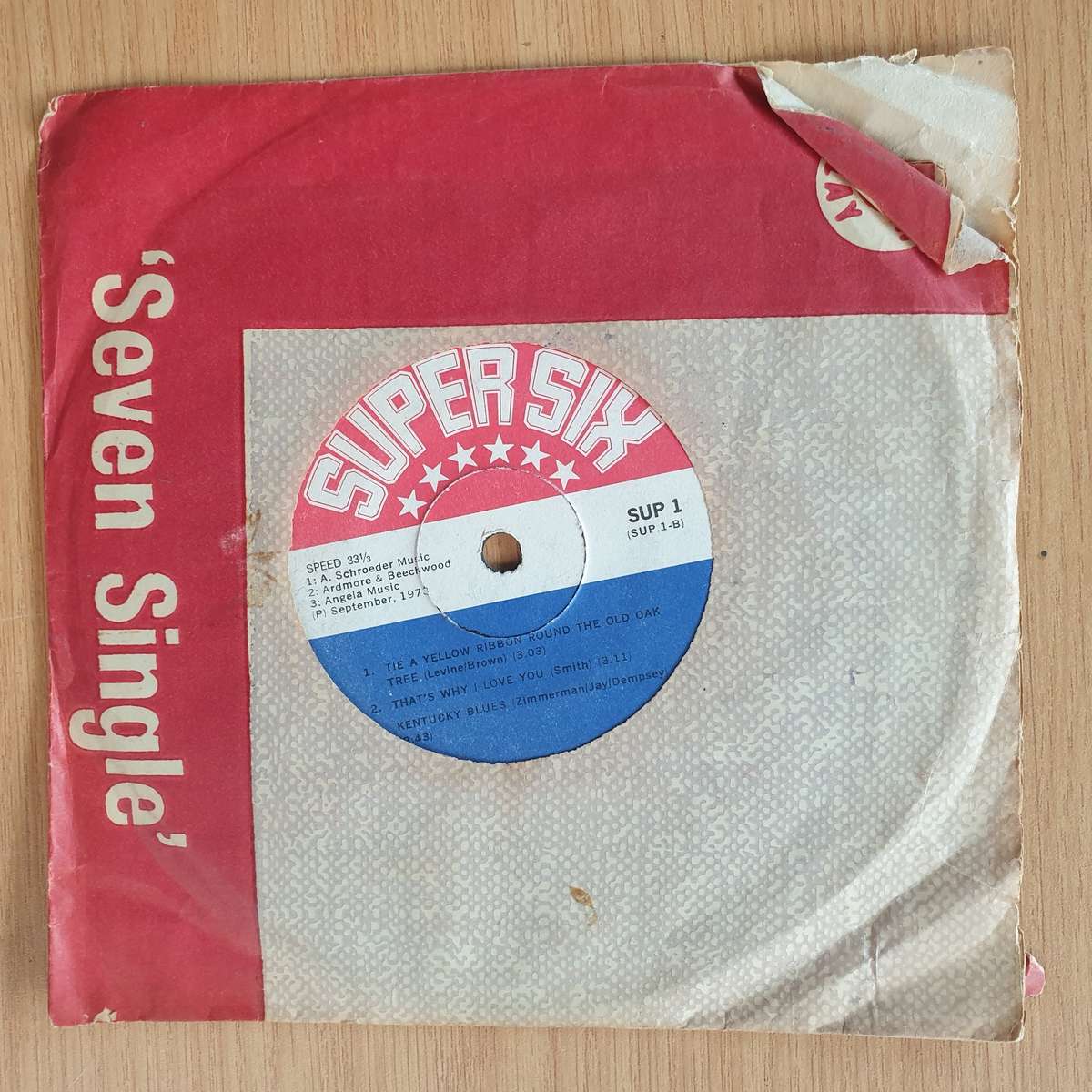 Levine/Brown  Tie A Yellow Ribbon Round The Ole Oak Tree | Vinyl 7" Single | (VG+)