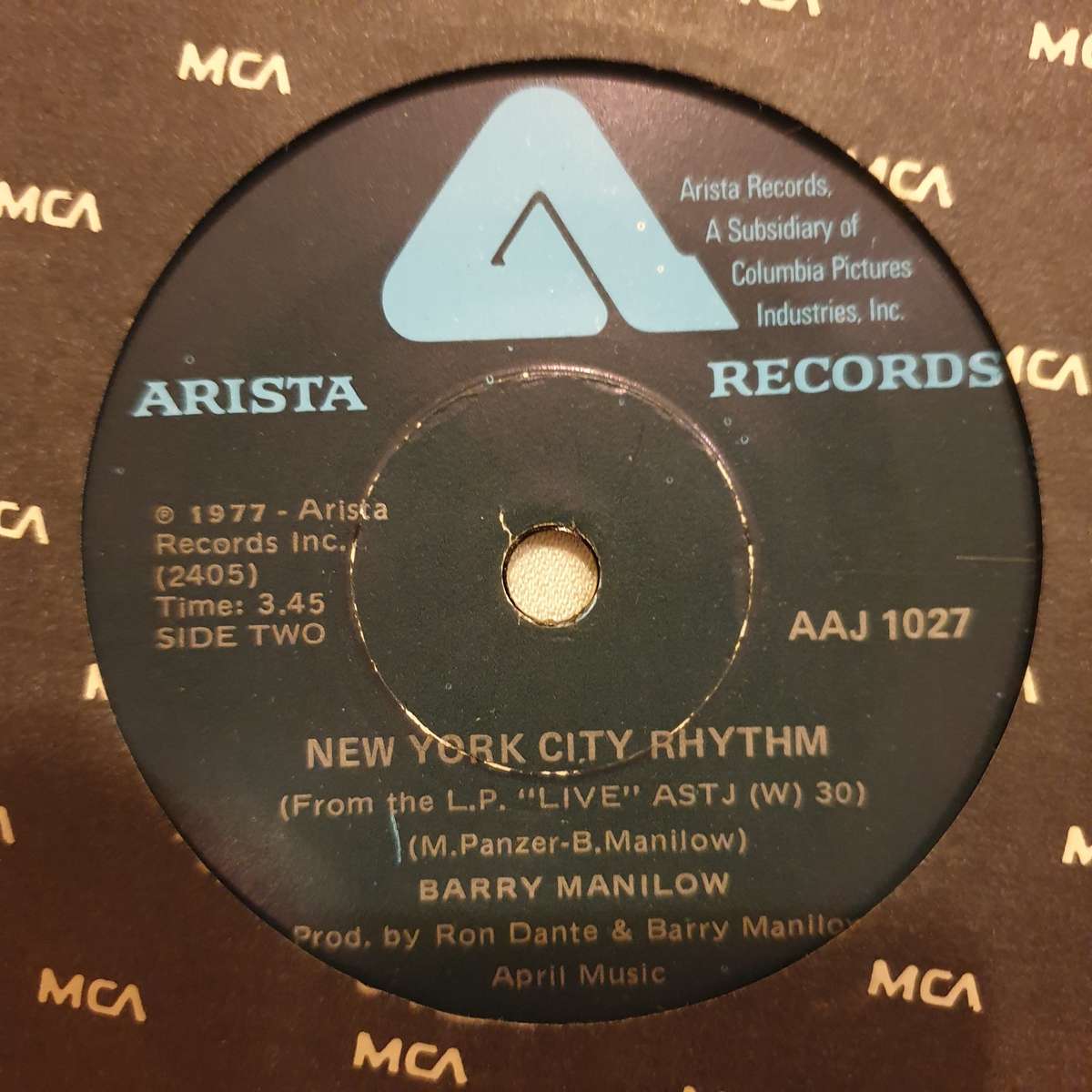 Barry Manilow  Looks Like We Made It  - Vinyl 7" Record - Opened  - Very-Good Quality (VG)