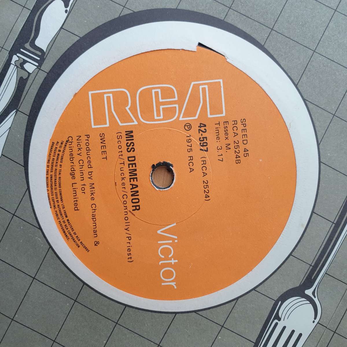 Sweet  Fox On The Run - Vinyl 7" Record - Very-Good+ Quality (VG+) (verygoodplus)