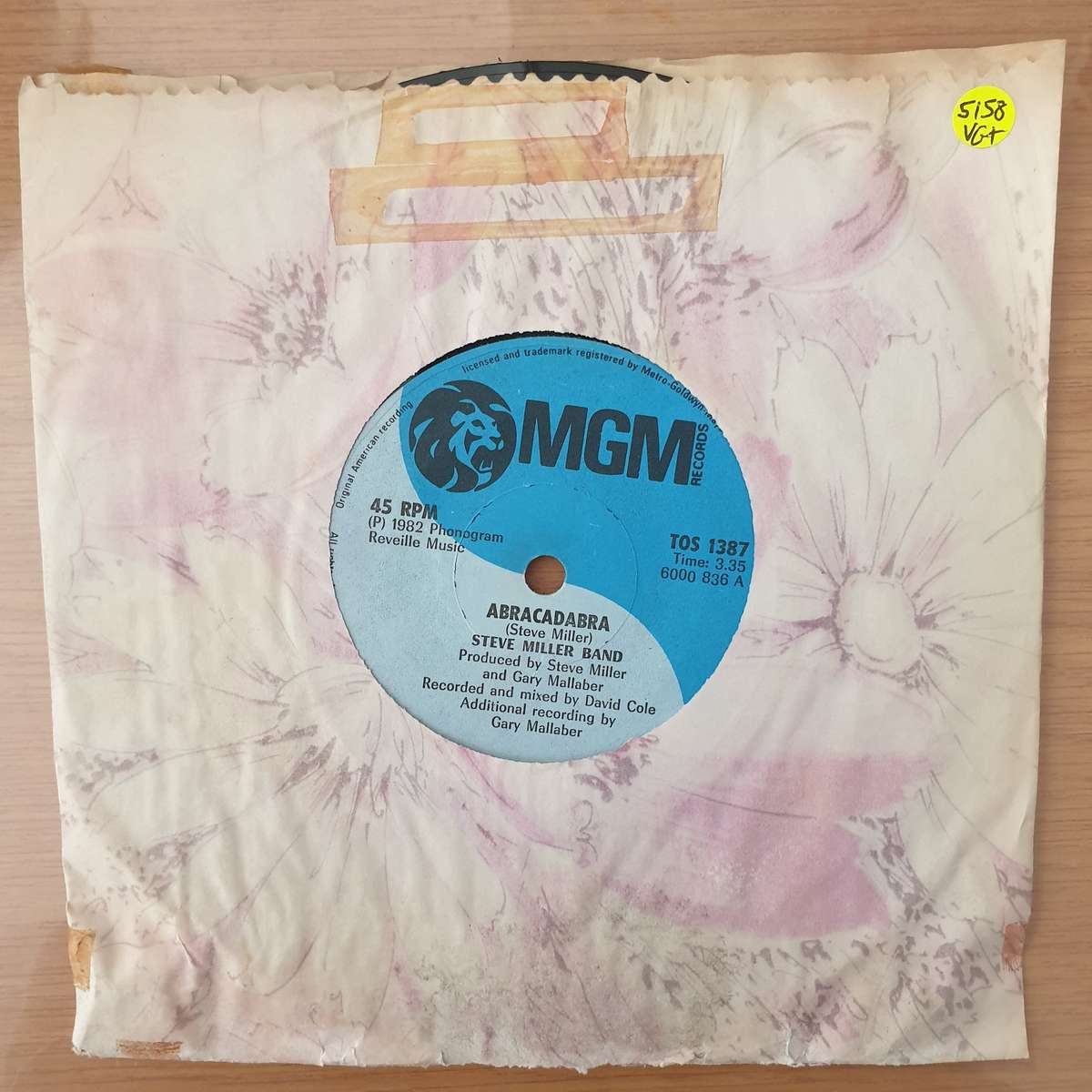Steve Miller Band  Abracadabra -  Vinyl 7" Record - Very-Good+ Quality (VG+) (verygoodplus)