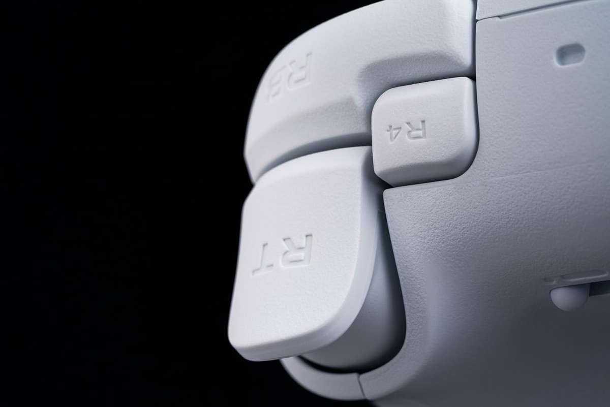 8BitDo Ultimate 2 Wireless Controller For Windows & Android White