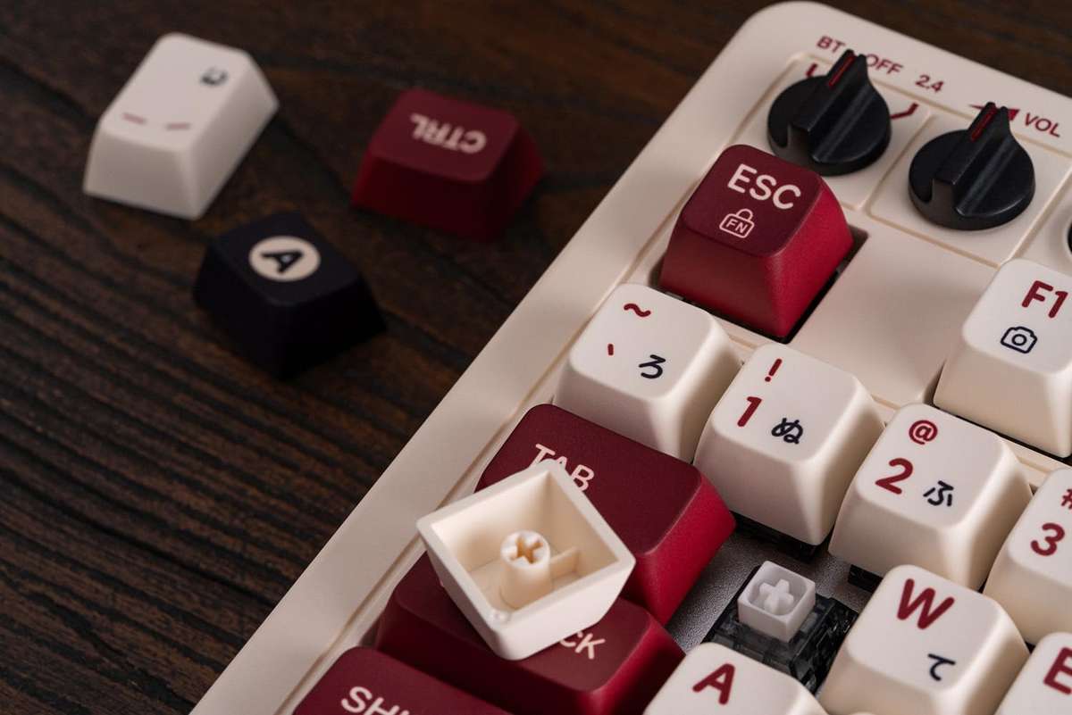 8BitDo Retro Mechanical Keyboard 108 Keys Fami Edition