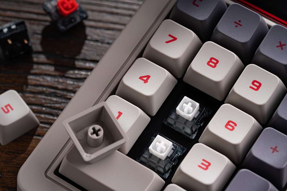 8BitDo Retro 18 Mechanical Numpad N Edition