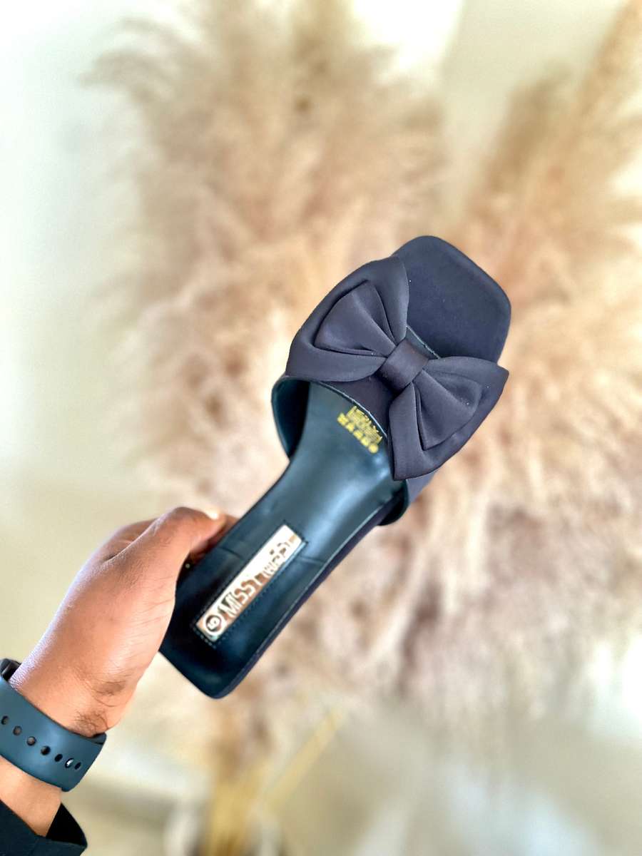 Ladies Bow Mule Heels