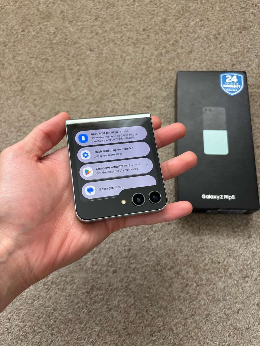 Samsung Galaxy Z Flip 5 256GB 8gb ram Dual sim good condition with box