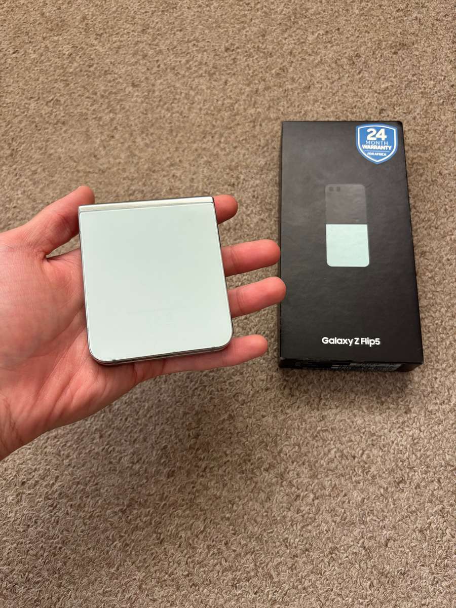 Samsung Galaxy Z Flip 5 256GB 8gb ram Dual sim good condition with box