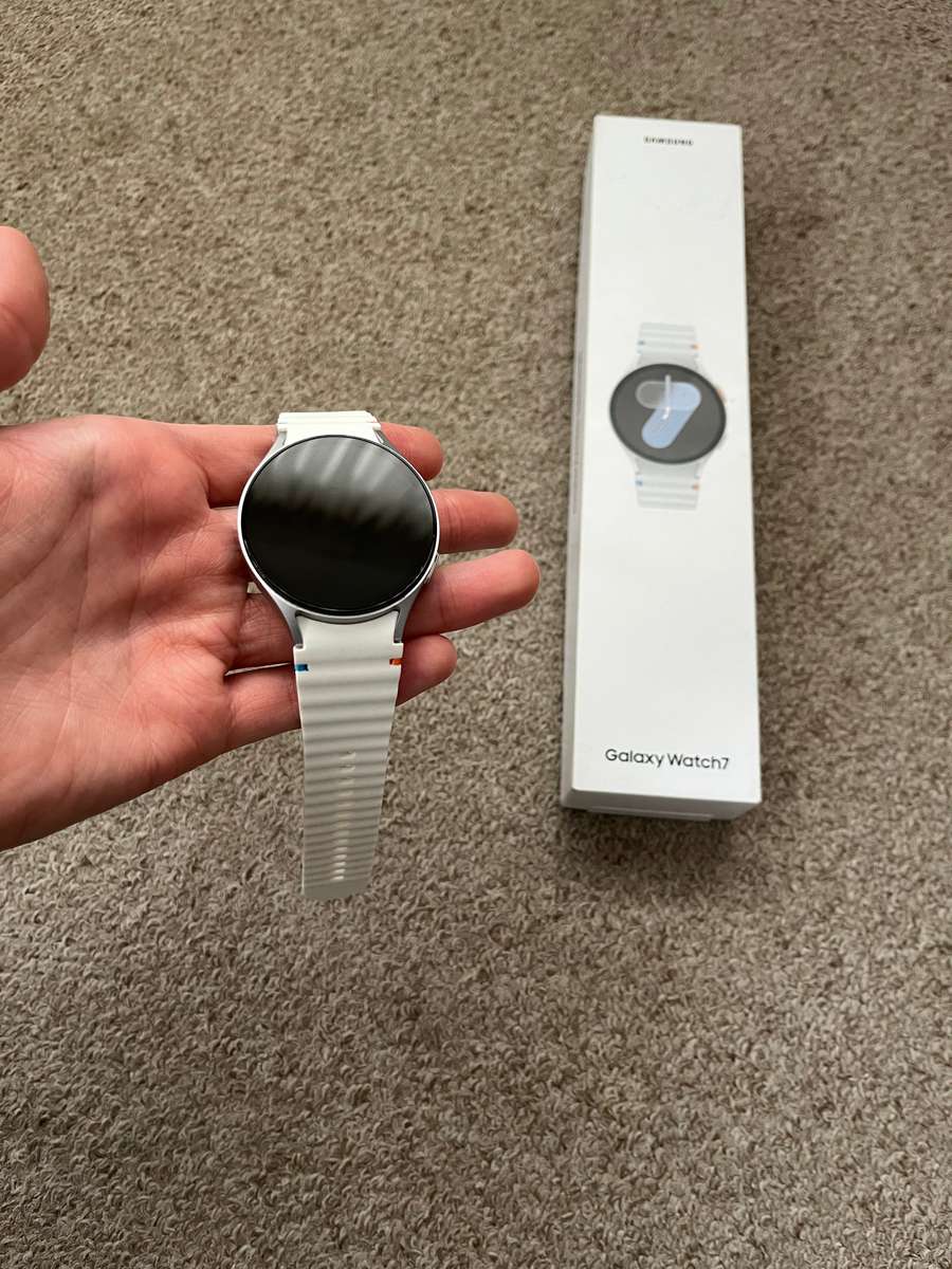 Samsung Galaxy Watch 7 LTE 44mm Excellent condition with box and charger