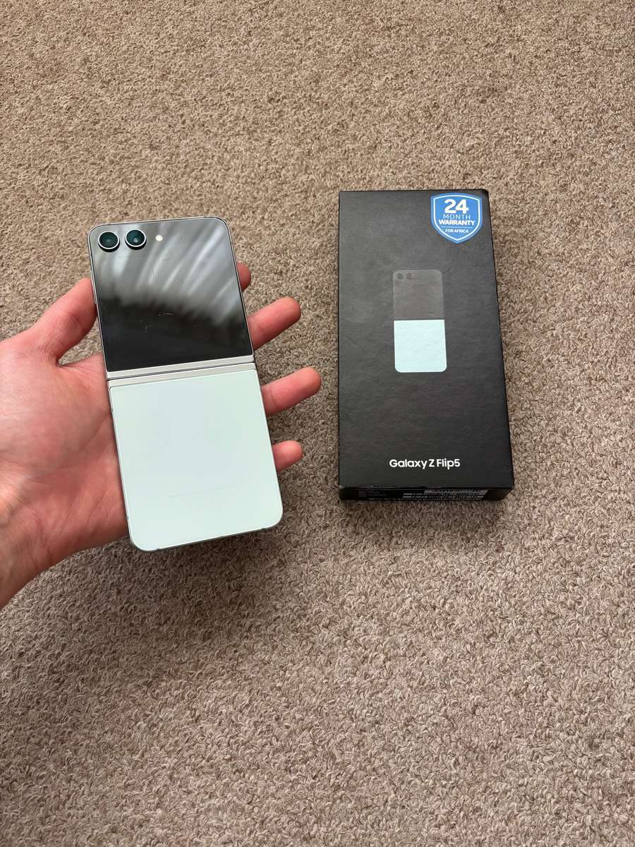 Samsung Galaxy Z Flip 5 256GB 8gb ram Dual sim good condition with box