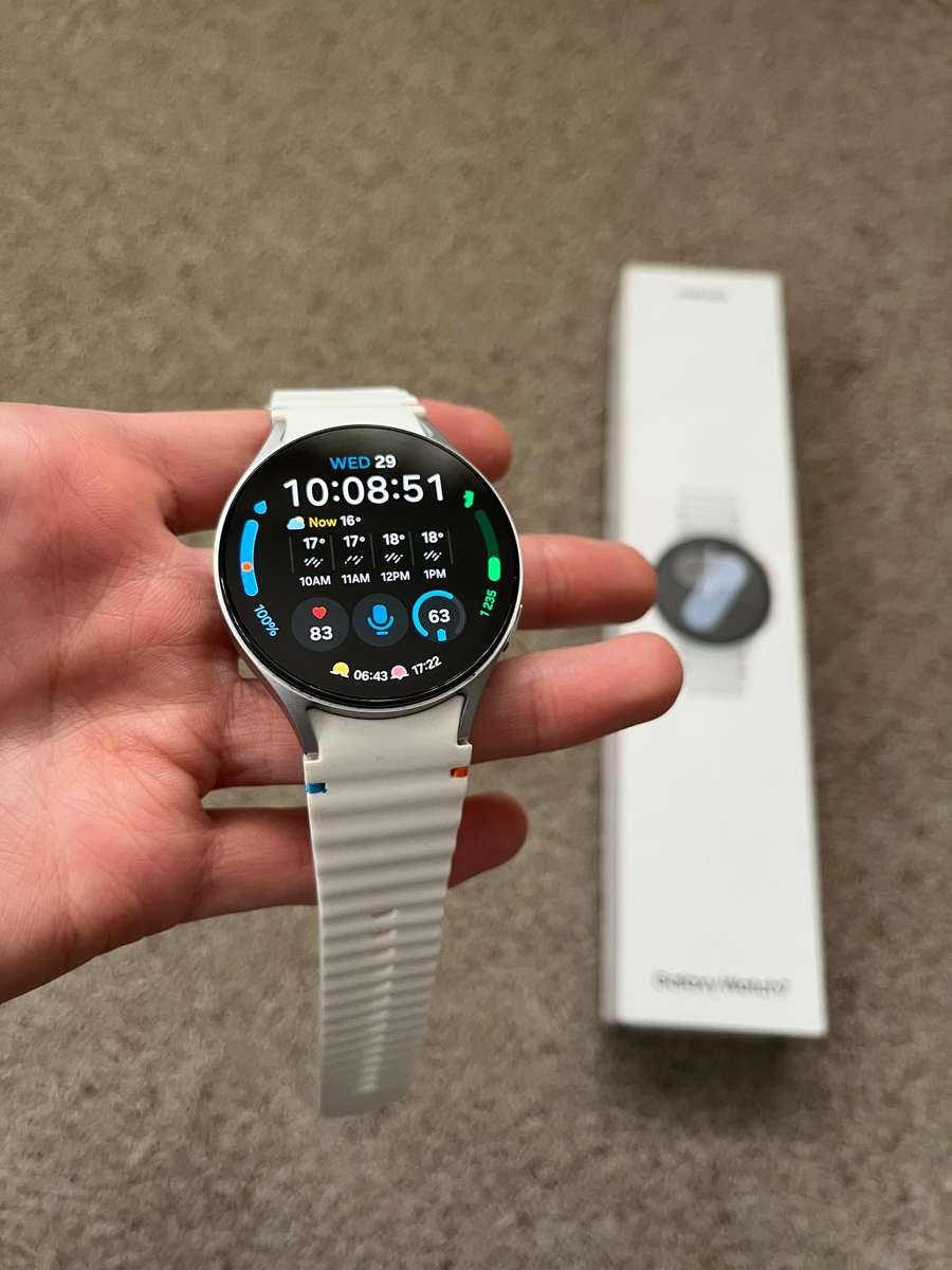 Samsung Galaxy Watch 7 LTE 44mm Excellent condition with box and charger