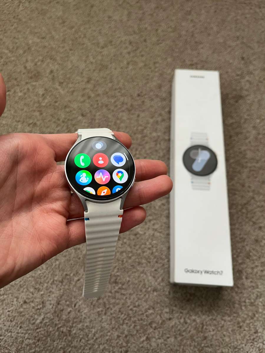 Samsung Galaxy Watch 7 LTE 44mm Excellent condition with box and charger