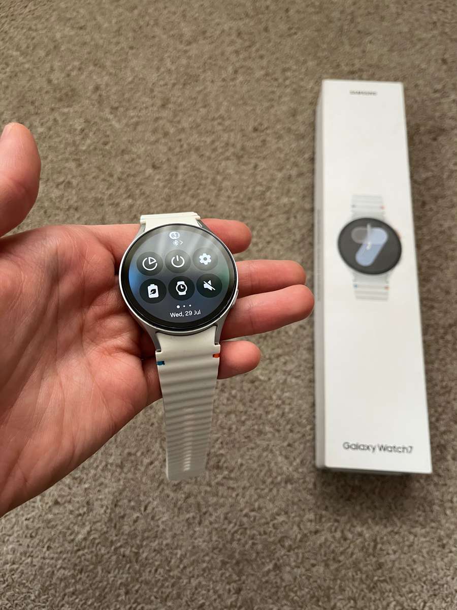 Samsung Galaxy Watch 7 LTE 44mm Excellent condition with box and charger