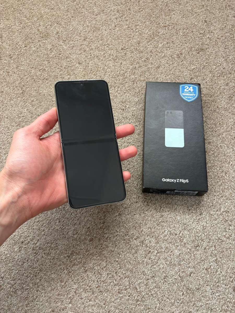 Samsung Galaxy Z Flip 5 256GB 8gb ram Dual sim good condition with box