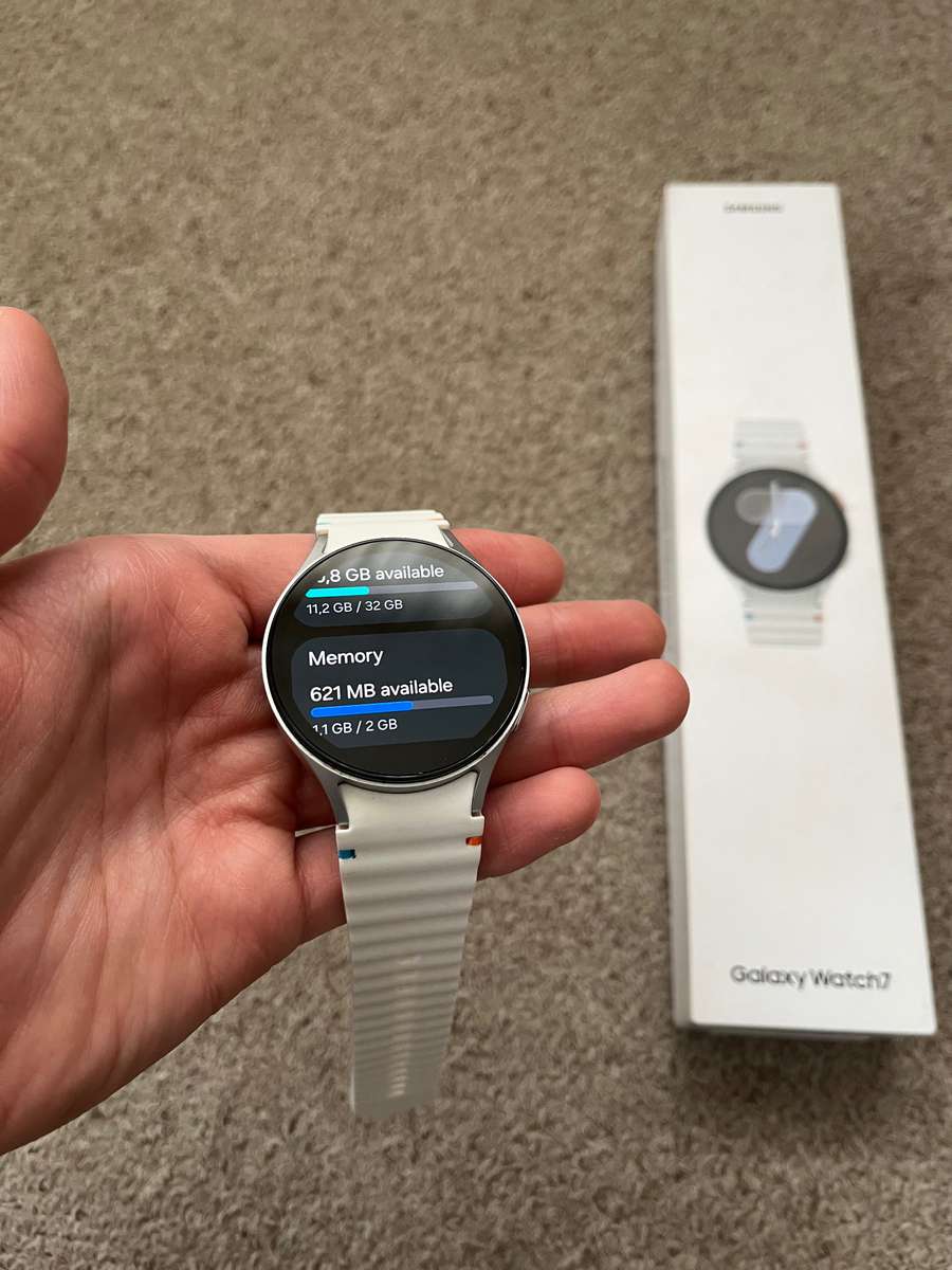 Samsung Galaxy Watch 7 LTE 44mm Excellent condition with box and charger