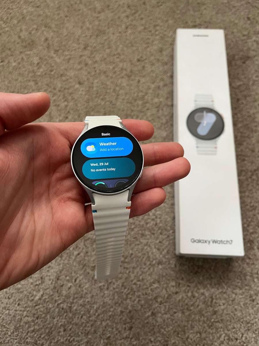 Samsung Galaxy Watch 7 LTE 44mm Excellent condition with box and charger