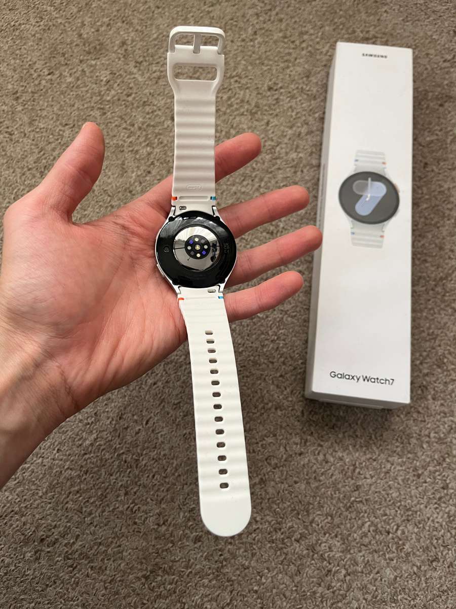 Samsung Galaxy Watch 7 LTE 44mm Excellent condition with box and charger