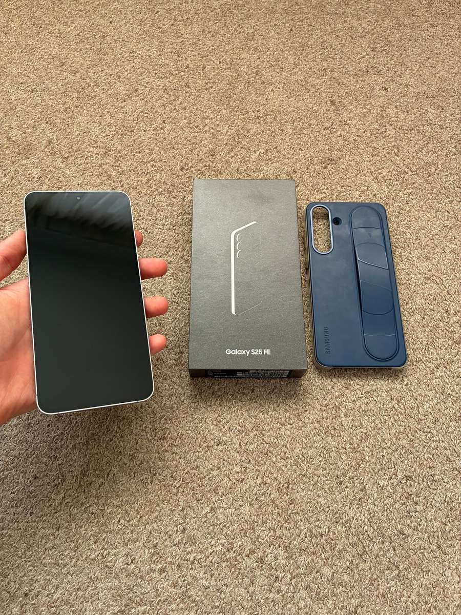 Samsung Galaxy S25 FE 5G 256GB Dual Sim excellent condition with box and cover - Navy