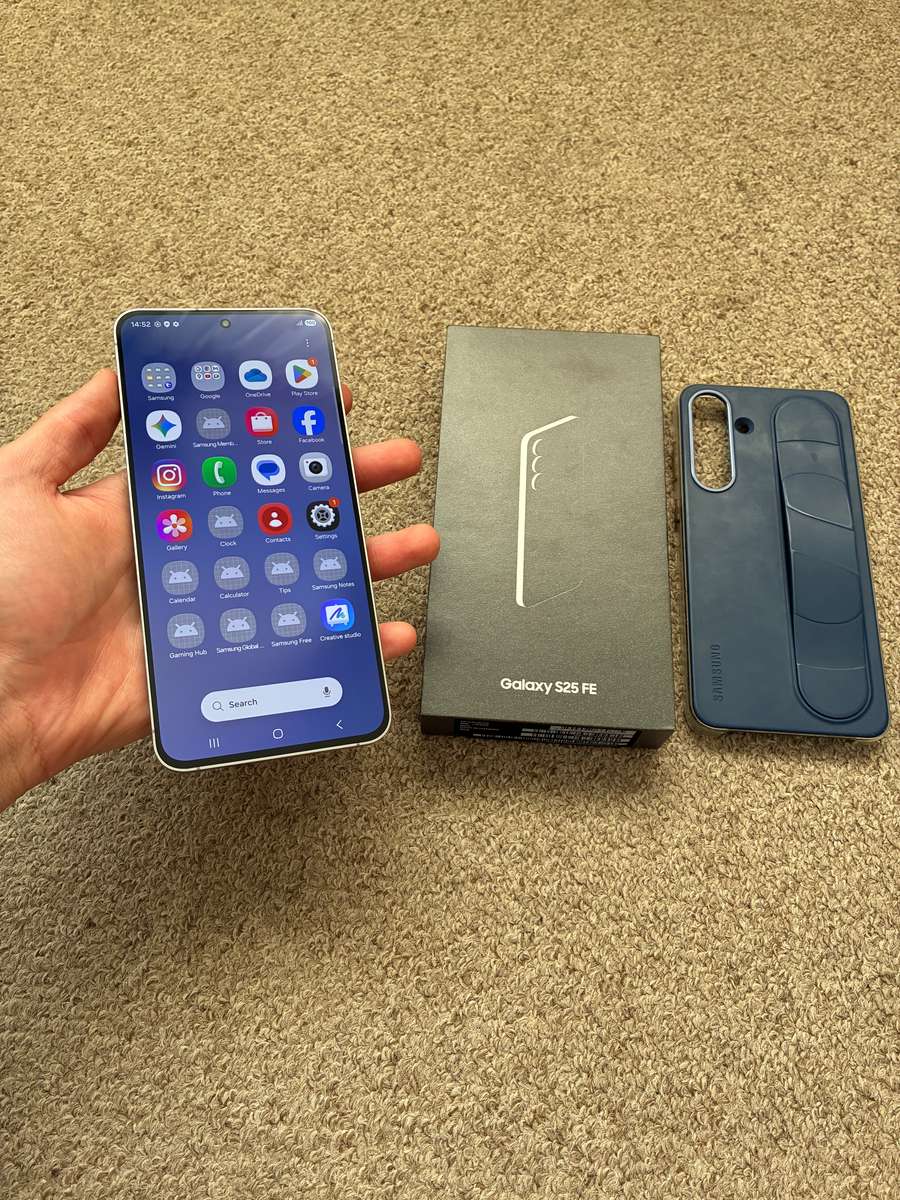 Samsung Galaxy S25 FE 5G 256GB Dual Sim excellent condition with box and cover - Navy