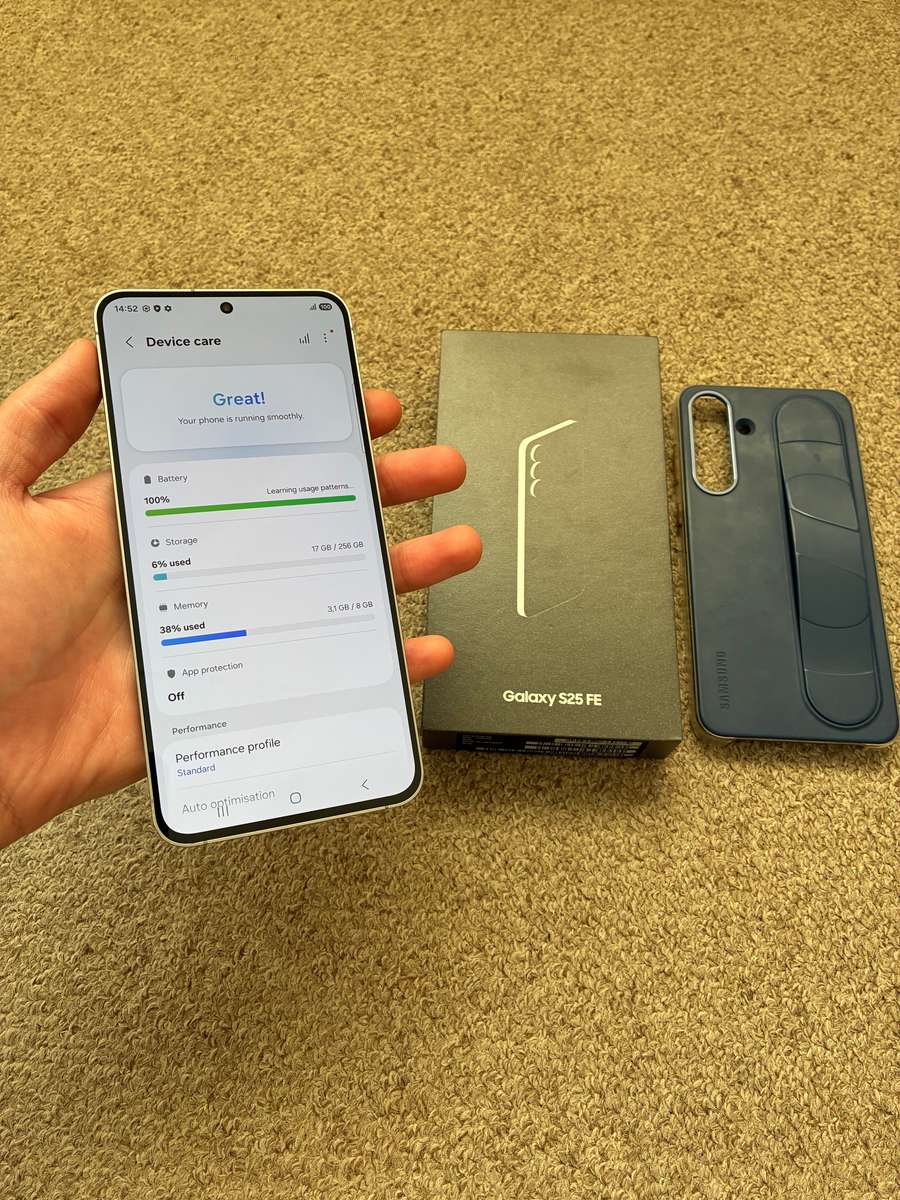 Samsung Galaxy S25 FE 5G 256GB Dual Sim excellent condition with box and cover - Navy