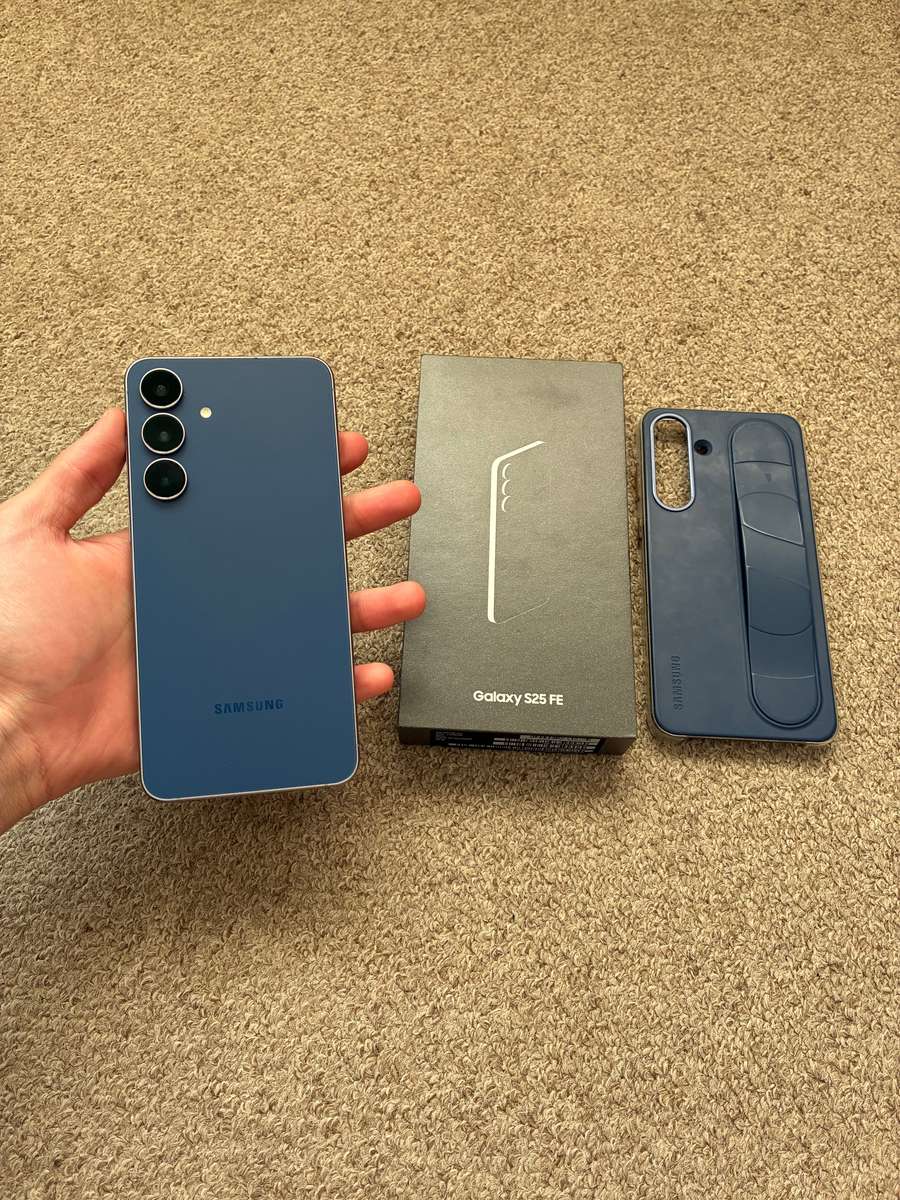 Samsung Galaxy S25 FE 5G 256GB Dual Sim excellent condition with box and cover - Navy