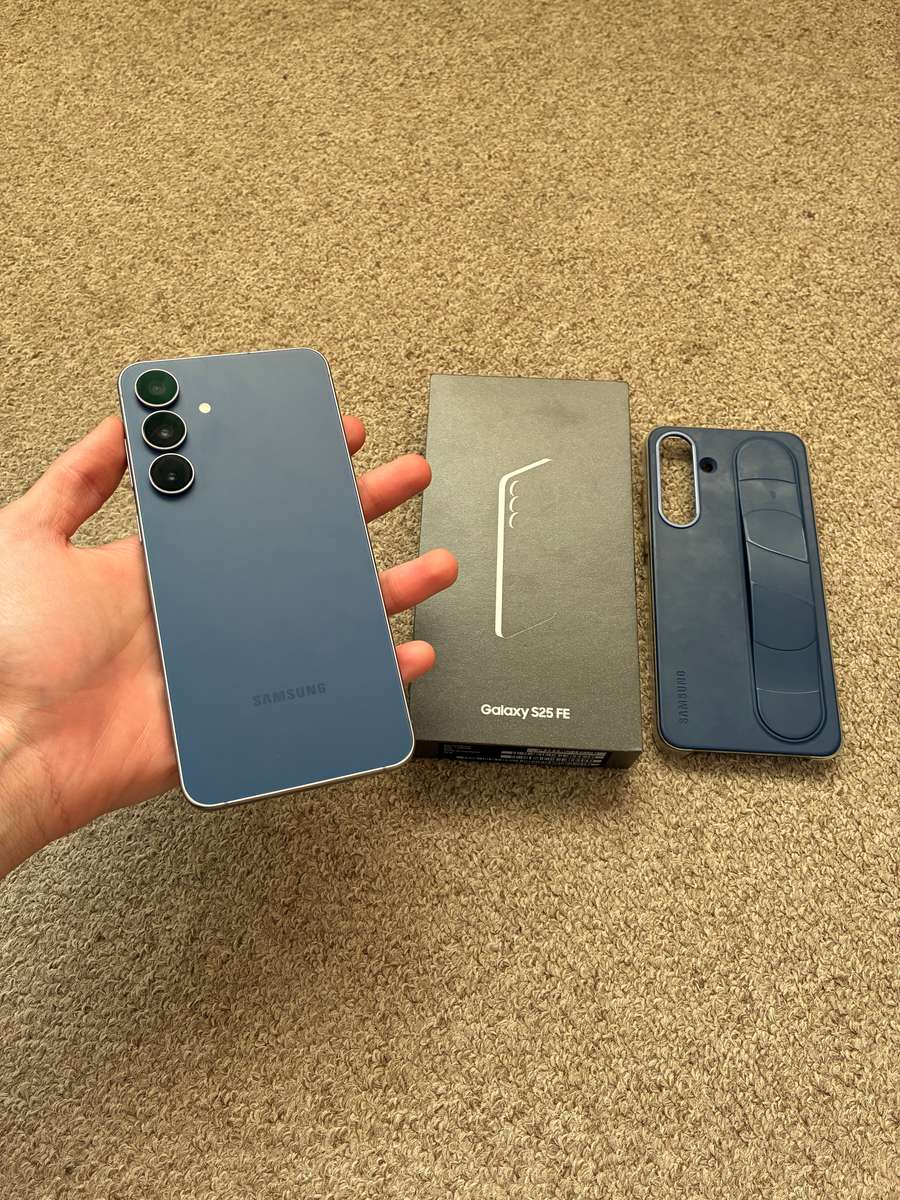 Samsung Galaxy S25 FE 5G 256GB Dual Sim excellent condition with box and cover - Navy