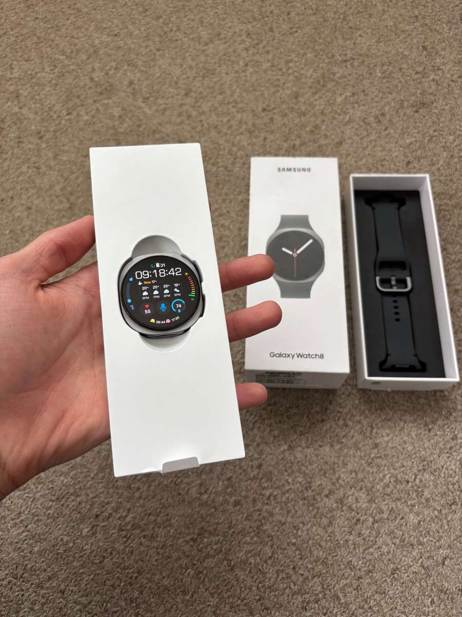 Samsung Galaxy Watch 8 40mm BT with box and charger
