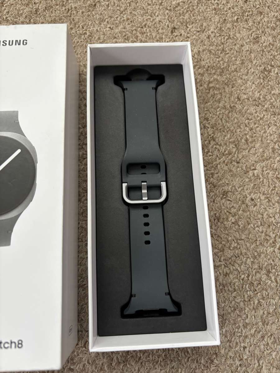 Samsung Galaxy Watch 8 40mm BT with box and charger