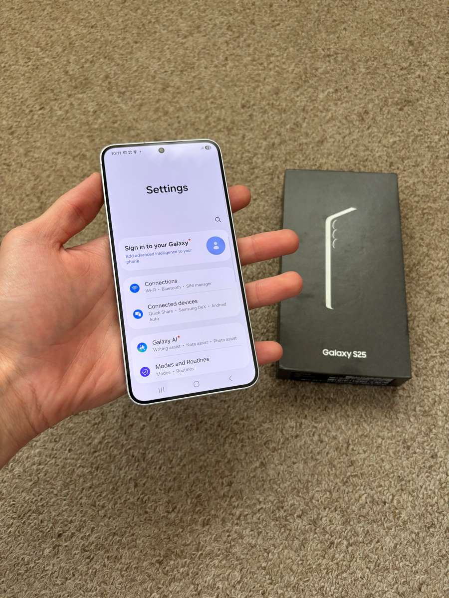 Samsung S25 5G 256gb 12gb ram Dual sim Immaculate condition with box
