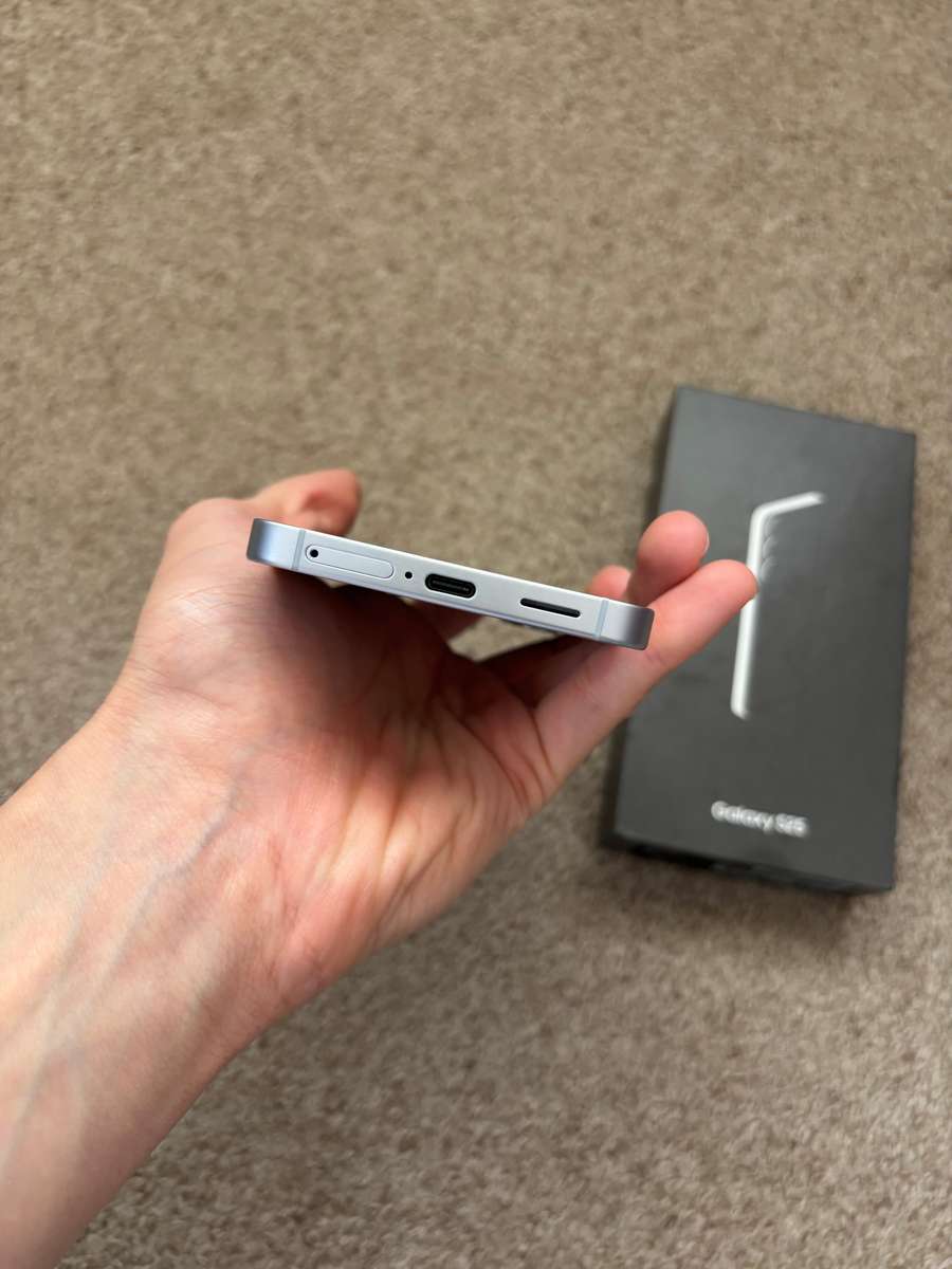 Samsung S25 5G 256gb 12gb ram Dual sim Immaculate condition with box