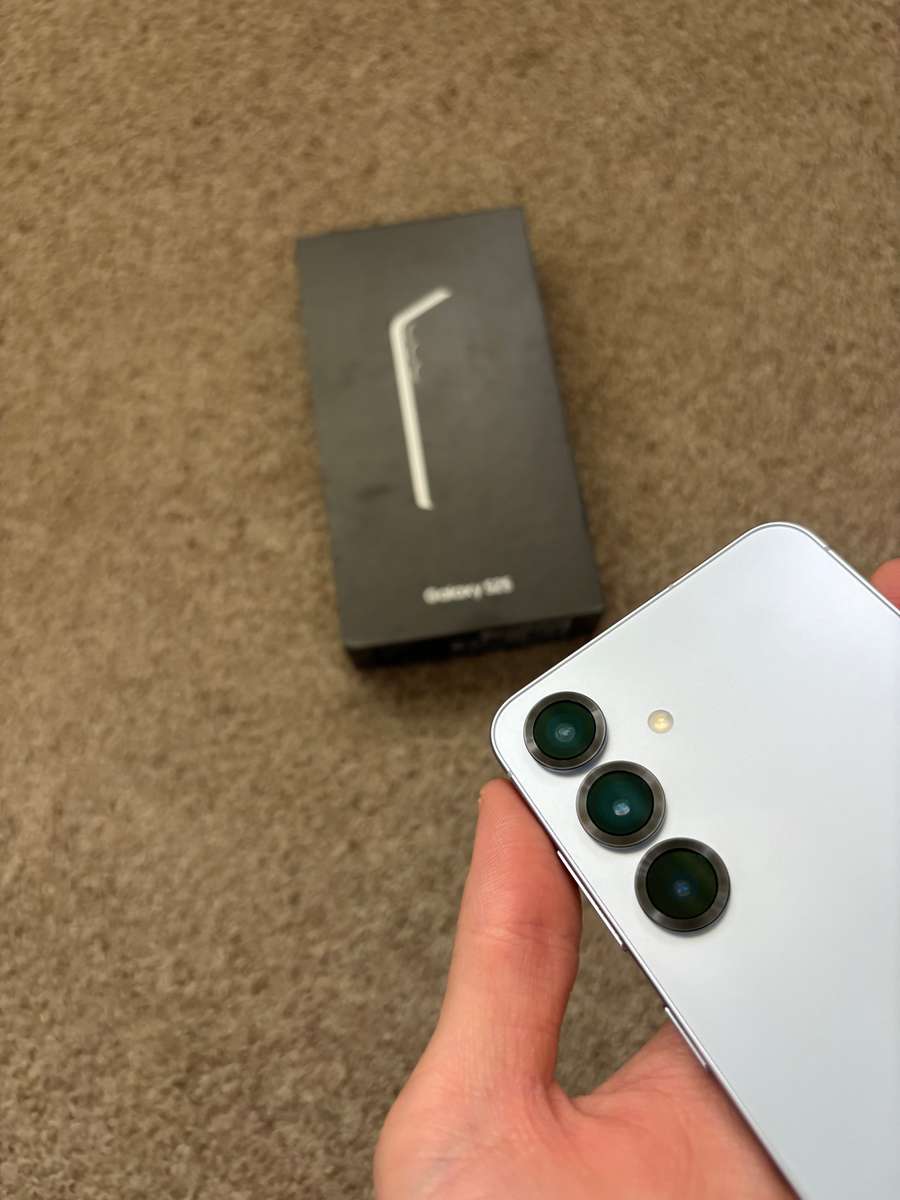 Samsung S25 5G 256gb 12gb ram Dual sim Immaculate condition with box