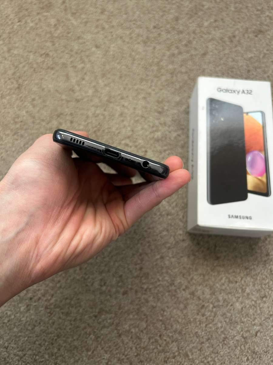 Samsung A32 128gb 4gb ram Dual Sim with box