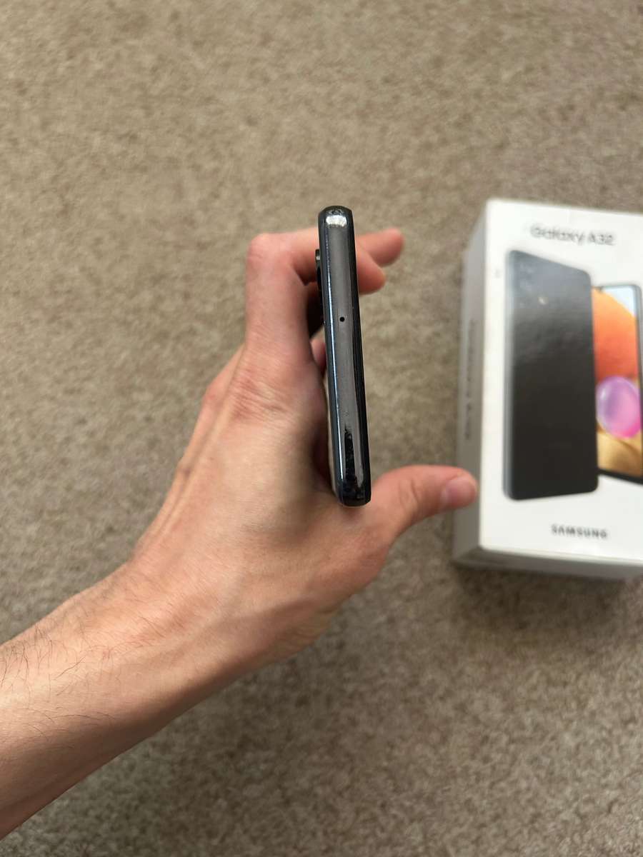 Samsung A32 128gb 4gb ram Dual Sim with box