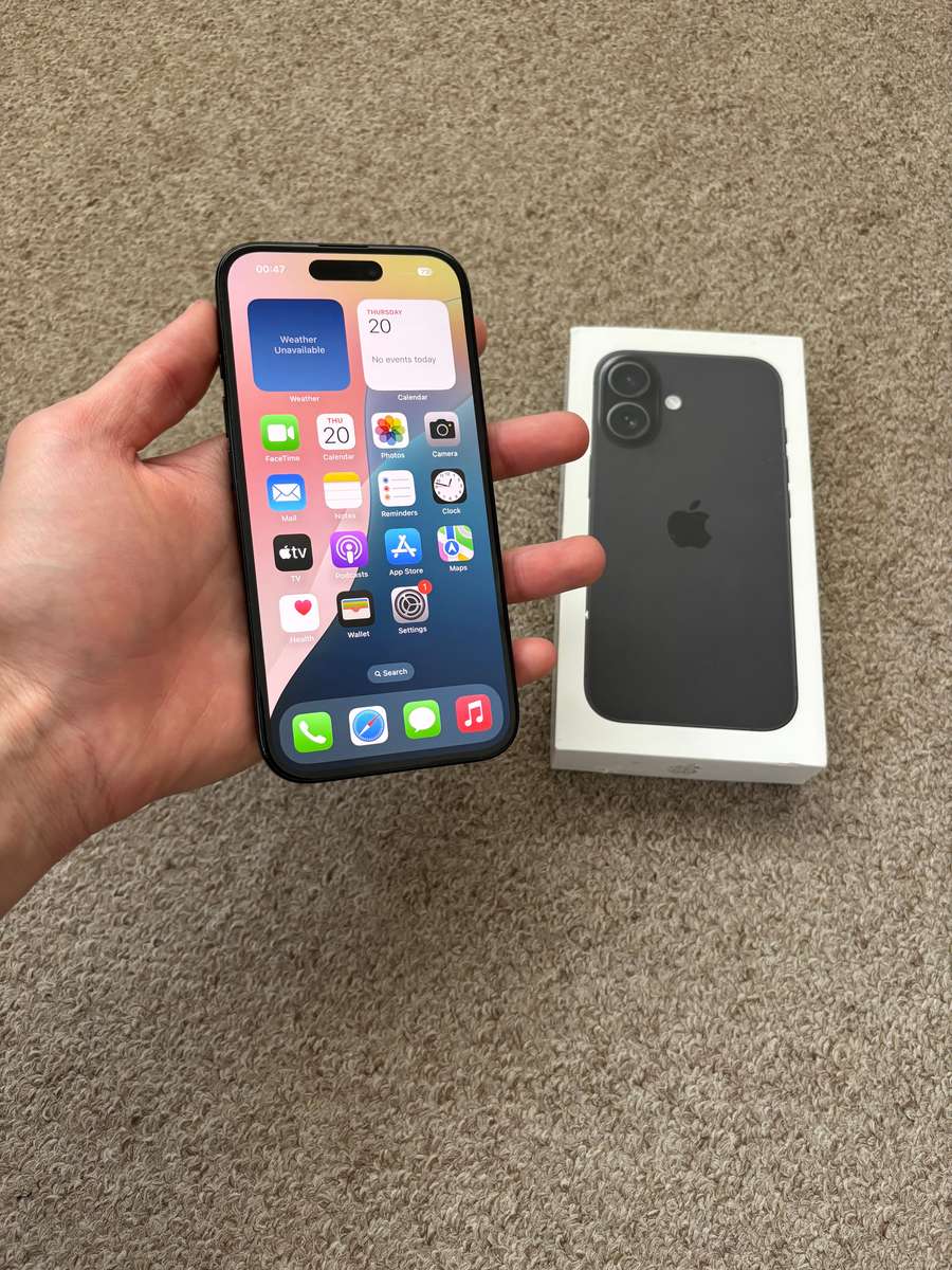 Apple iPhone 16 128gb good condition - black